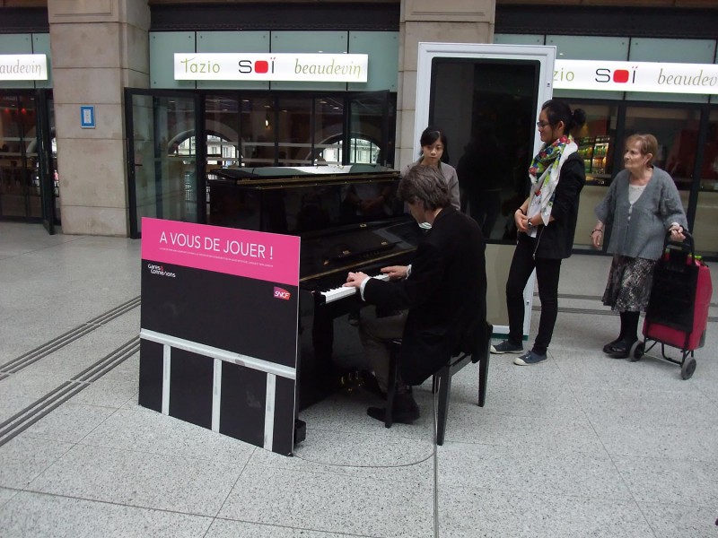 YPH-2013-04-26-piano-gare-w